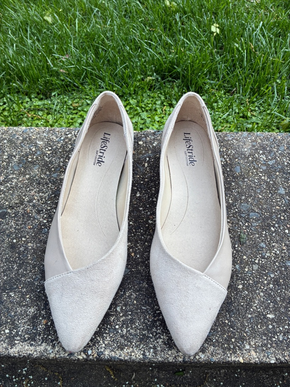 Life Stride Women's Nude Pointed-Toe Ballet Flats